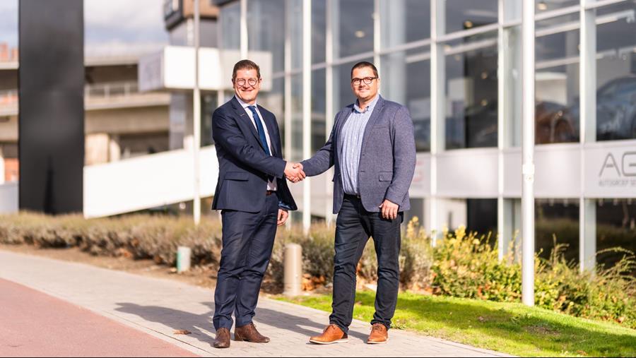 Van Mossel zet voet aan wal in Oost-Vlaanderen