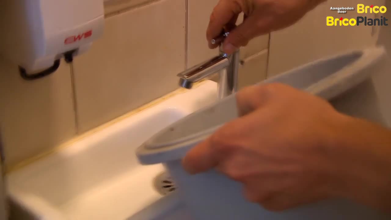 Petfles als verlengstuk voor je kraan